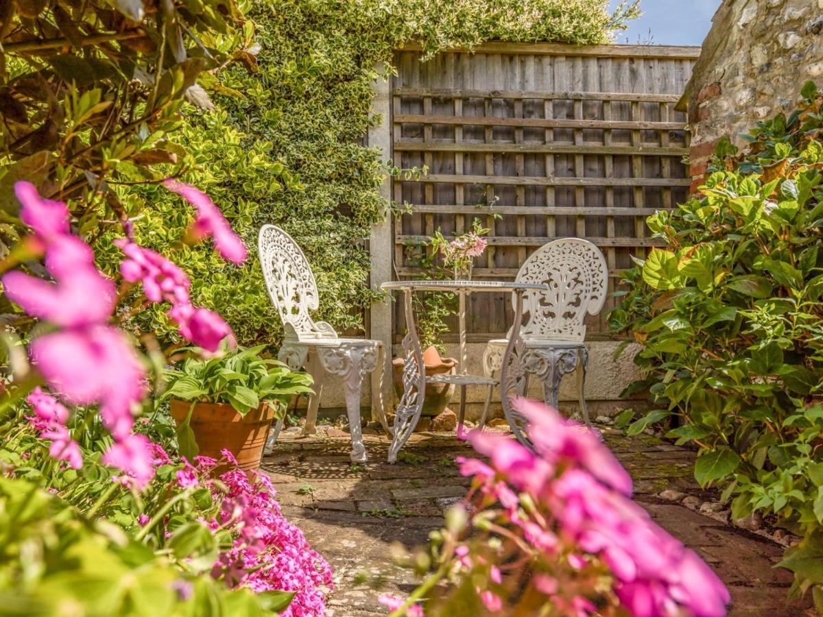Pass The Keys Charming Apartment Attached To Thatched Cottage Чичестер Экстерьер фото