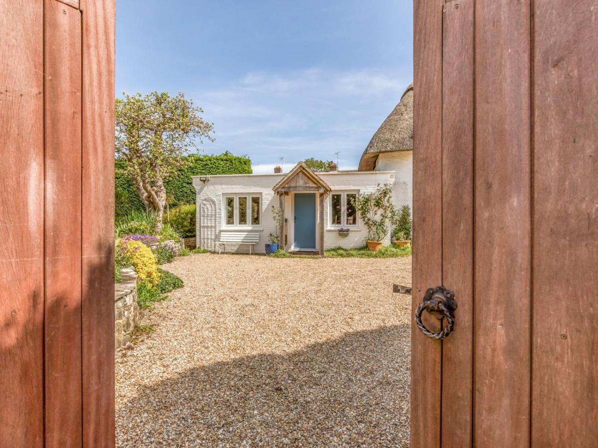 Pass The Keys Charming Apartment Attached To Thatched Cottage Чичестер Экстерьер фото