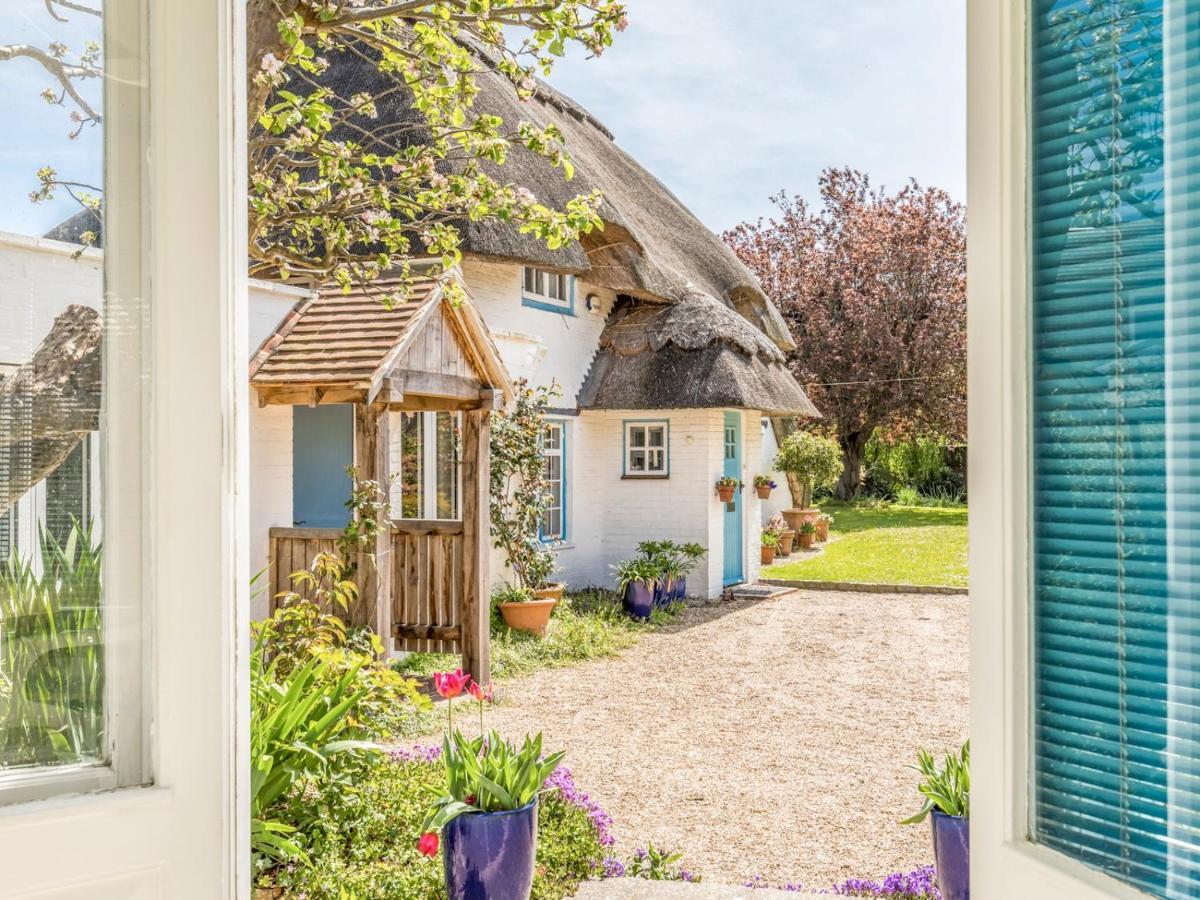 Pass The Keys Charming Apartment Attached To Thatched Cottage Чичестер Экстерьер фото
