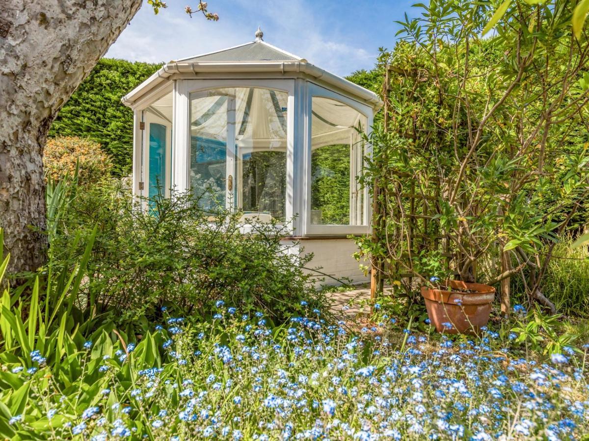 Pass The Keys Charming Apartment Attached To Thatched Cottage Чичестер Экстерьер фото